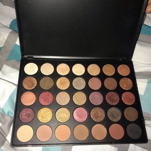 Morphe 35F Eyeshadow Palette.